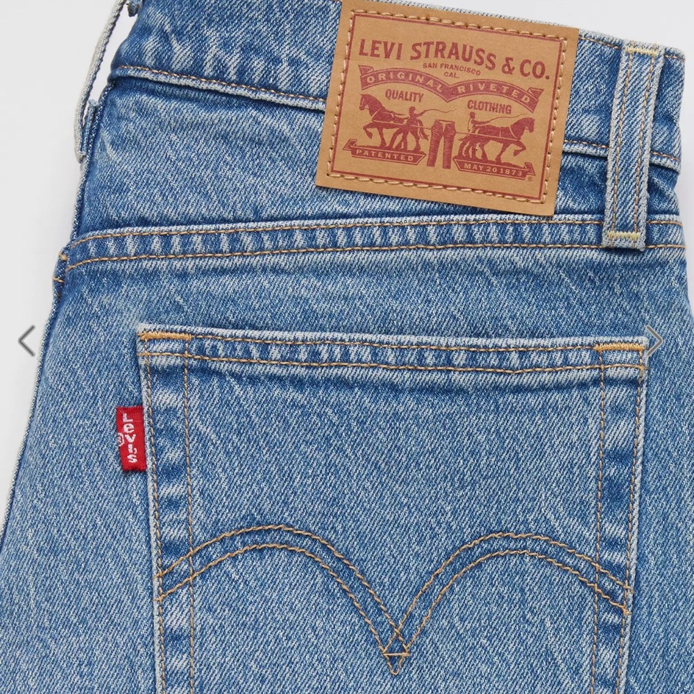 Levis Wedgie Straight Jean